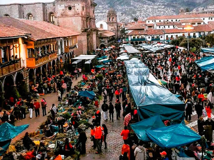Santurantikuy traditional fair Christmas Cusco Santurantikuy traditional fair Christmas Cusco